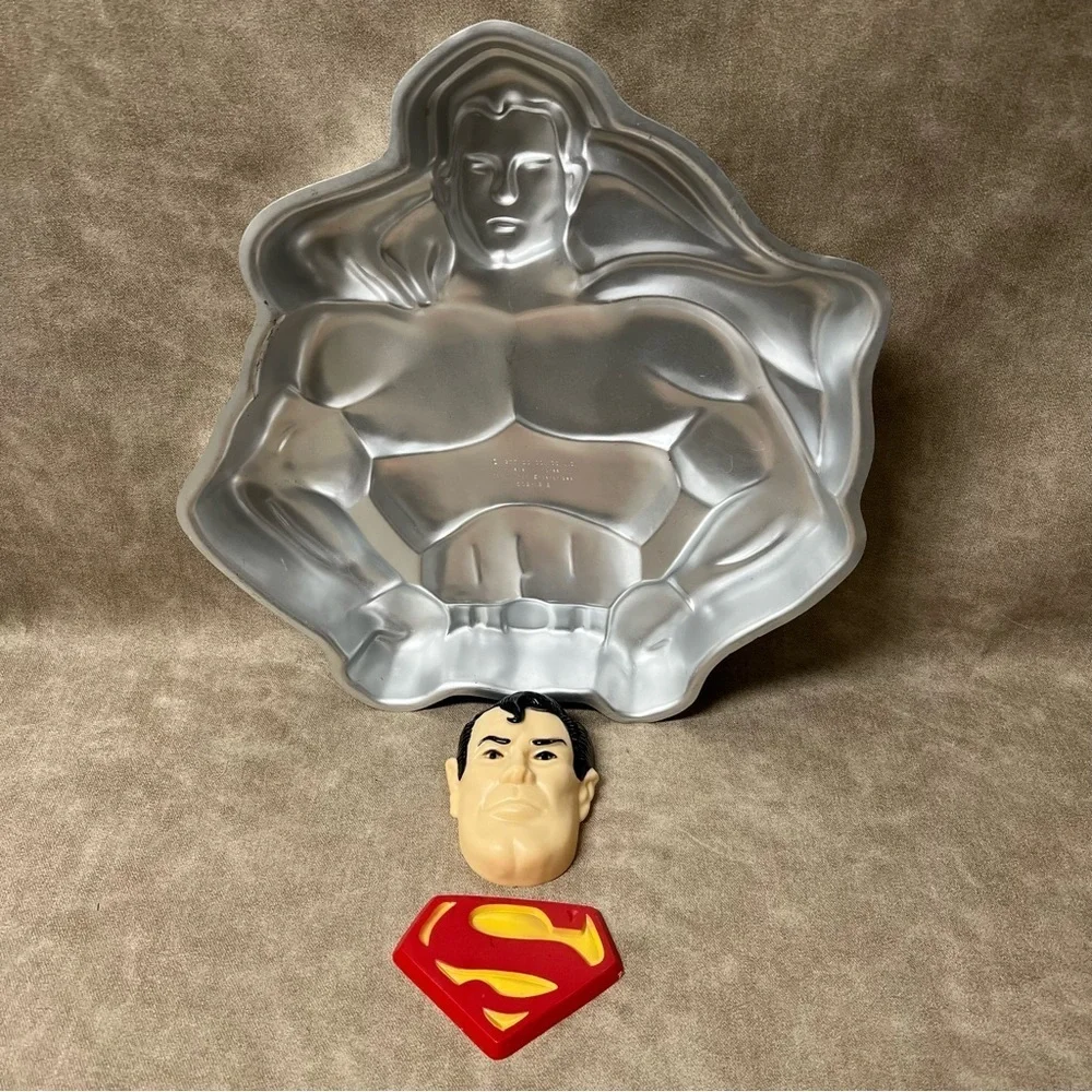 VTG WILTON SUPERMAN 1977 CAKE PAN FACE & CHEST INSIGNIA INSERT DC COMICS